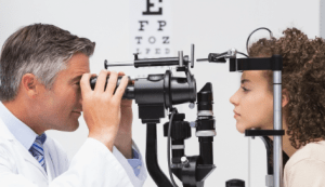 7 Sinais de que Você Pode Ter Astigmatismo e Não Sabe