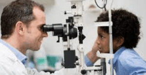 A História e a Evolução das Lentes de Contato: Da Invenção à Alta Tecnologia