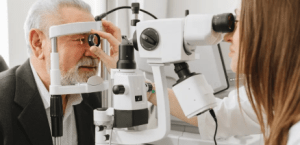Dificuldade para Ler de Perto? Entenda os Sintomas da Hipermetropia